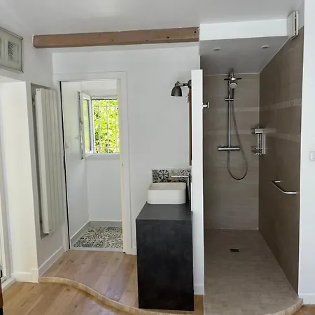 Indépendante Dans Maison Villeneuve-Loubet