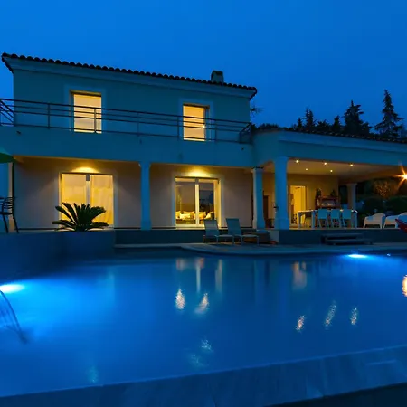 Indépendante Dans Maison Pensión Villeneuve-Loubet